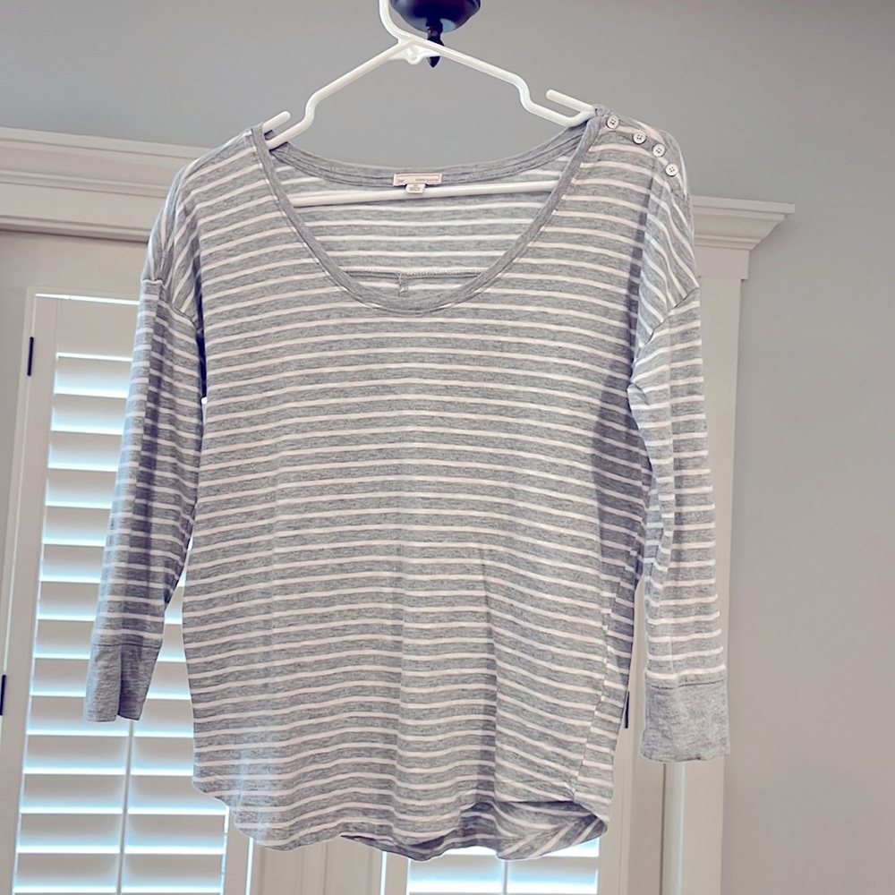 XSmall Gap top, Gray with white stripe, excellent preowned condition.